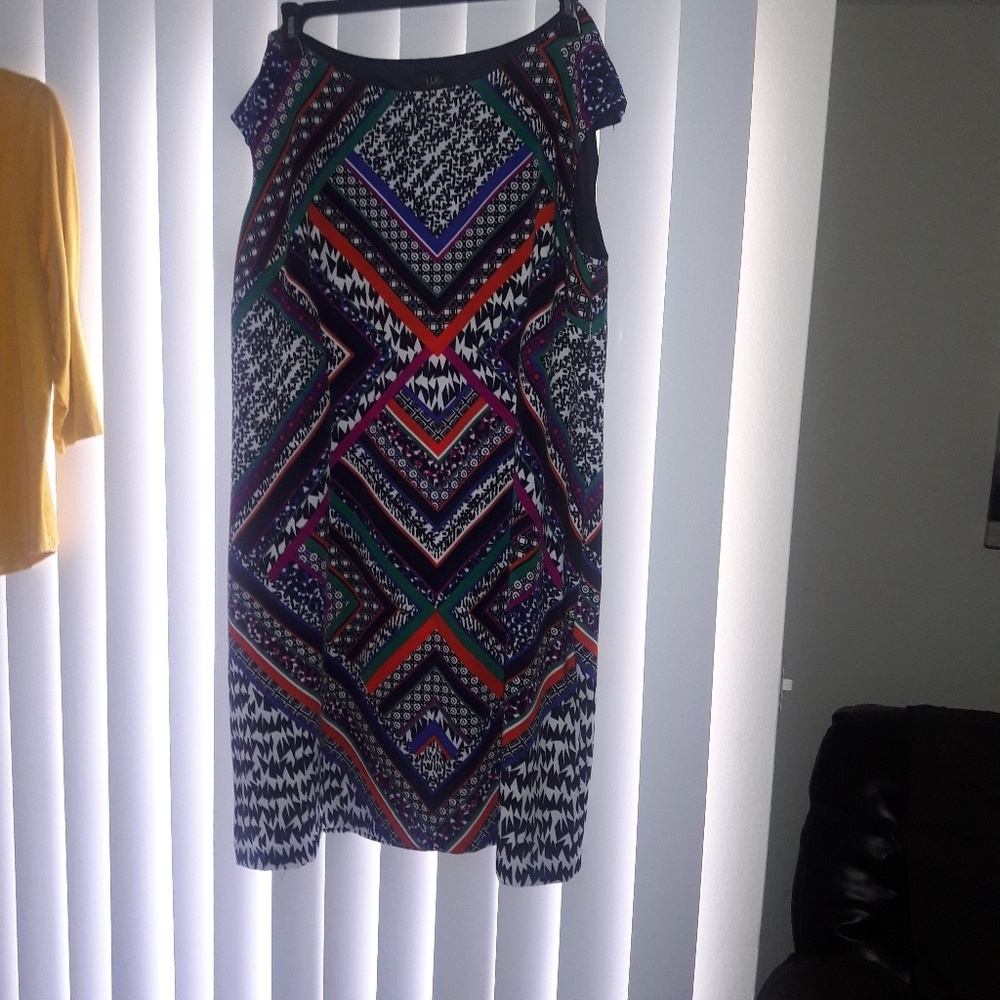 Colorful Short sleeves dress. Zipper side.